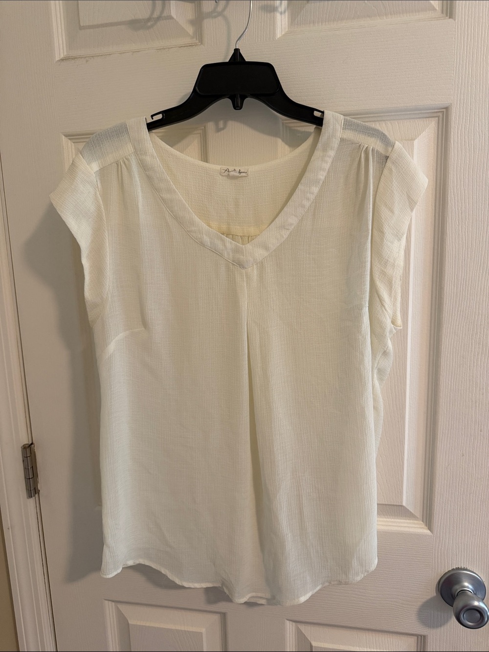 Antilia Femme Cream V-Neck Cap Sleeve Blouse
